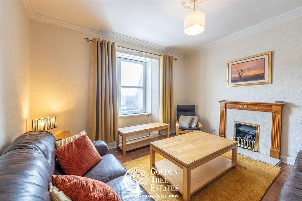 Property photo 2 of 40 Living Room