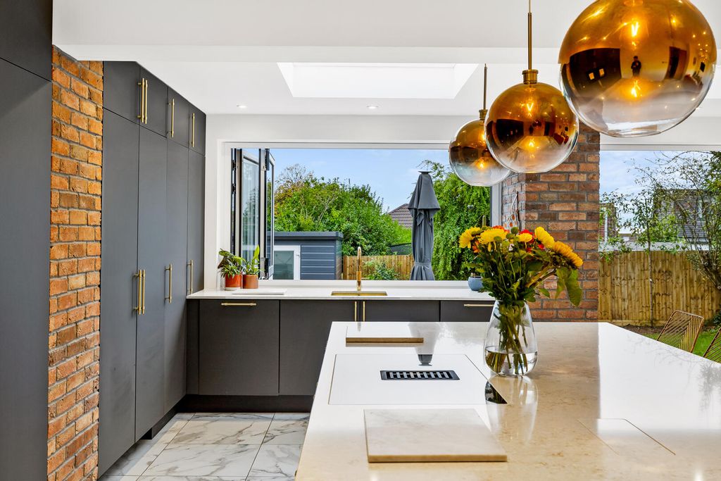 Property photo 3 of 17 Kitchen