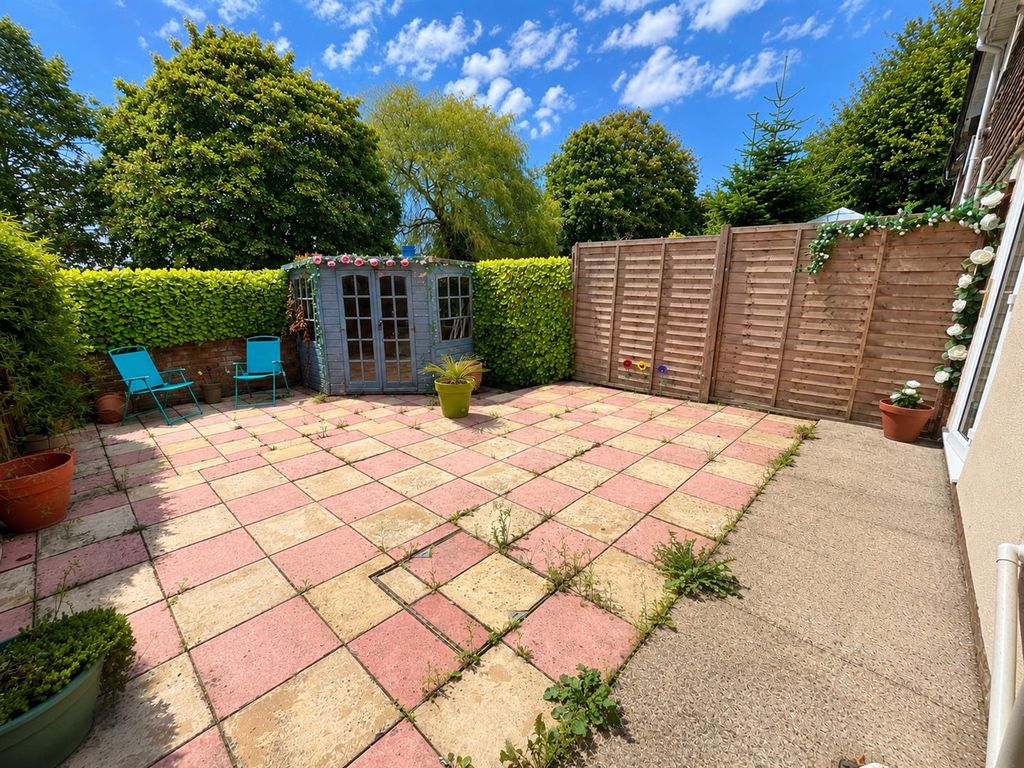 Property photo 2 of 14 F3d474A3-Fddd-40A2-B1Ed-37B7E74c3E94.Png