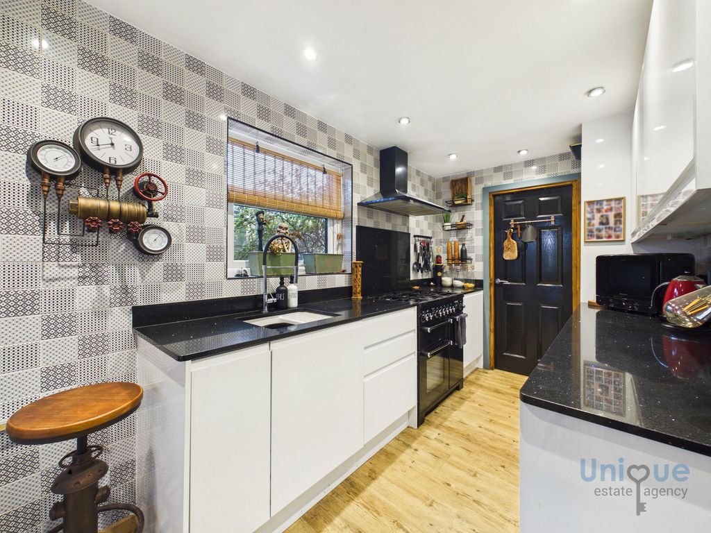 Property photo 2 of 37