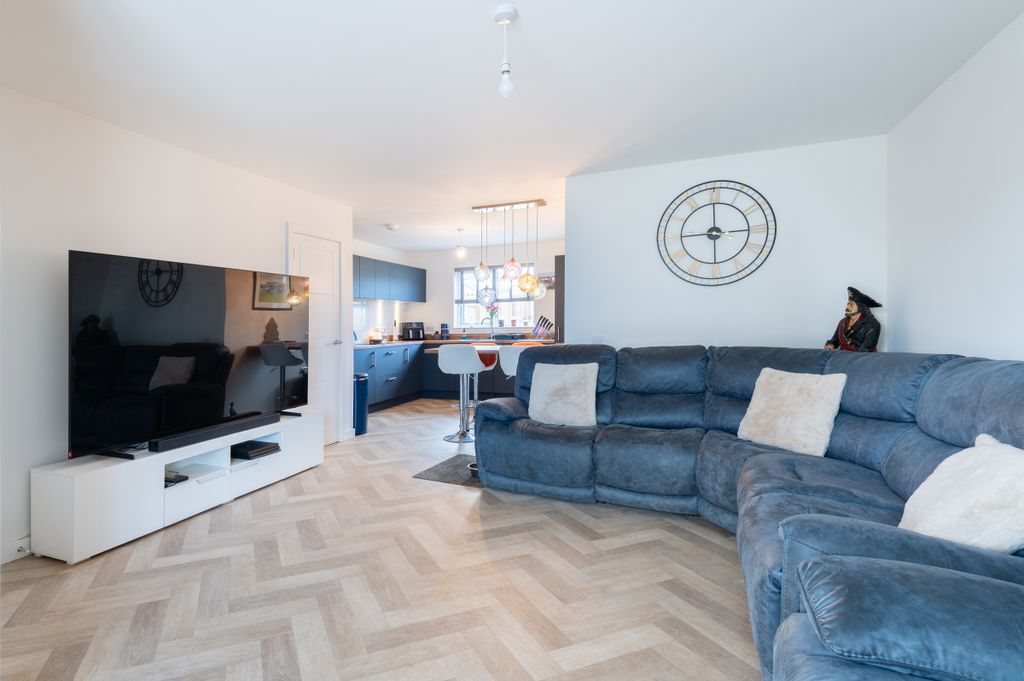 Property photo 2 of 22