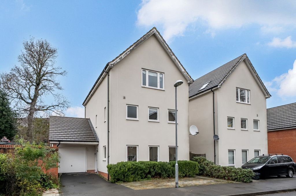 Property photo 1 of 26 1386699-27-693188...