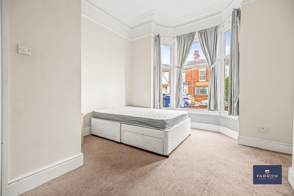 Property photo 2 of 17 Bedroom 1