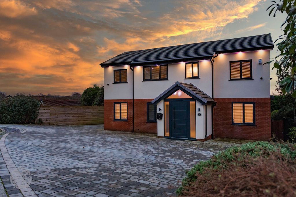 Property photo 1 of 38 Picture No. 23