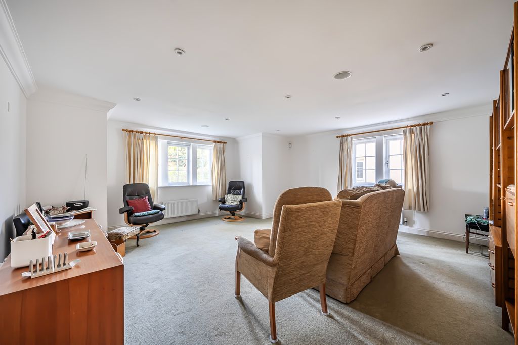 Property photo 2 of 20 Picture No. 16