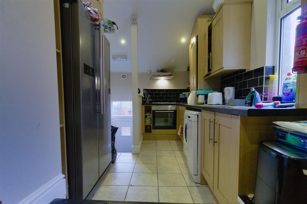 Property photo 2 of 9 100 Grosvenor Road (1).Jpg