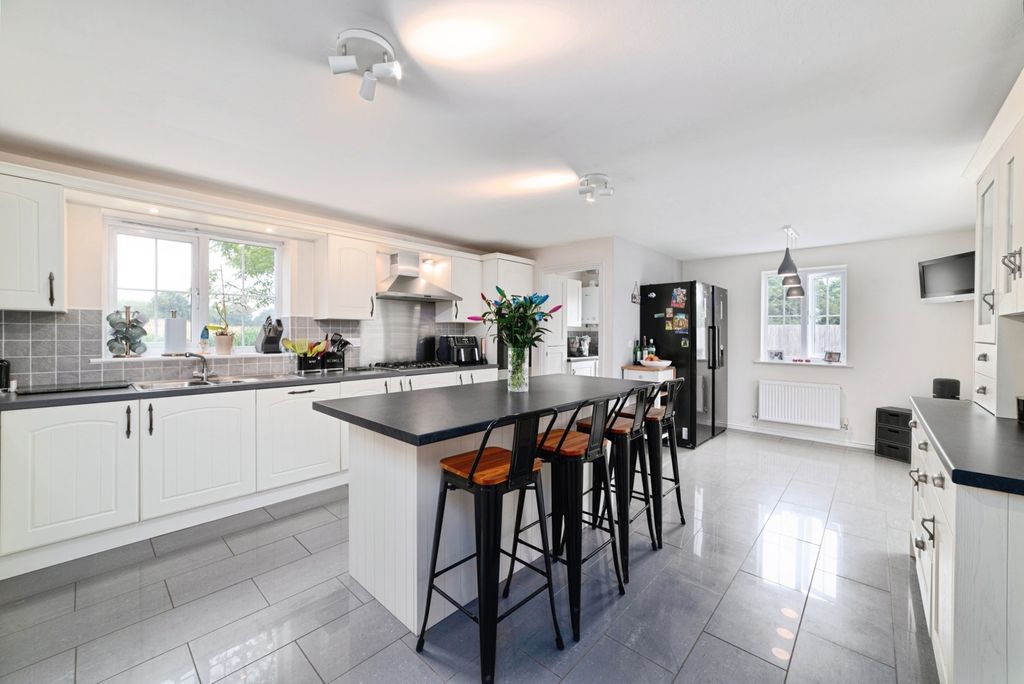 Property photo 3 of 26 Pbox-Img.Jpg