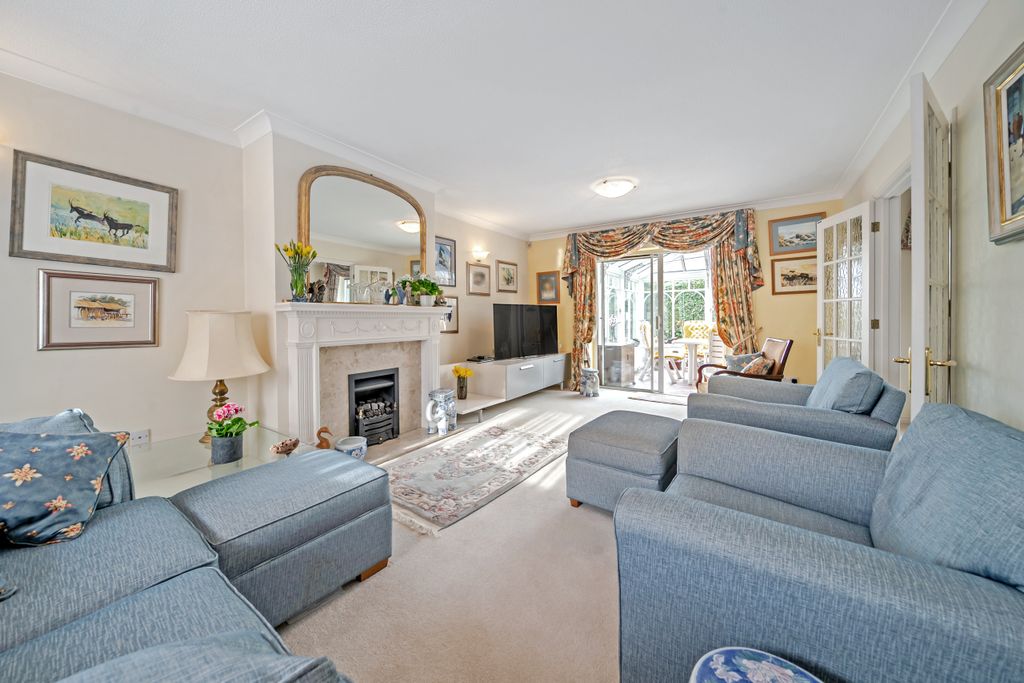 Property photo 2 of 25 Living Room