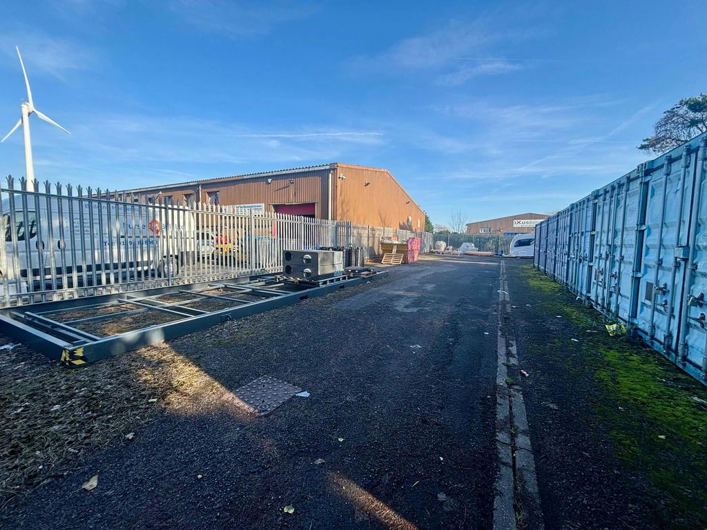 Property photo 2 of 4 12 Kenfig 01.Jpg