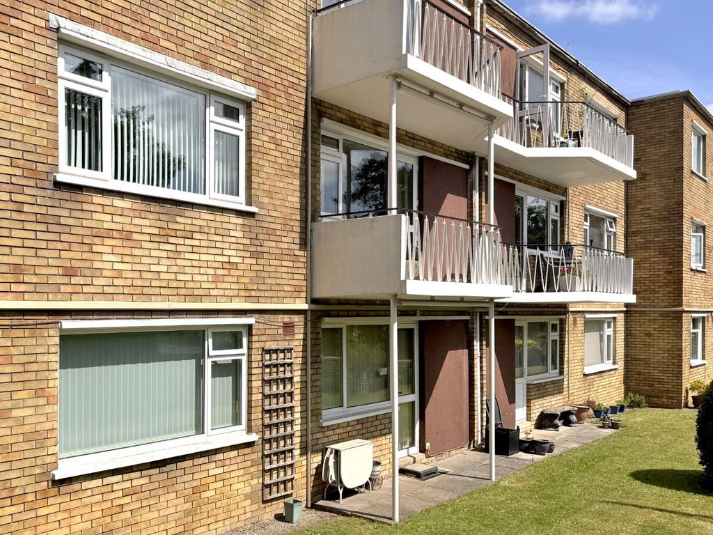 Property photo 2 of 15 Albany Court