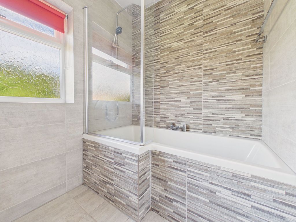 Property photo 3 of 11 Bathroom