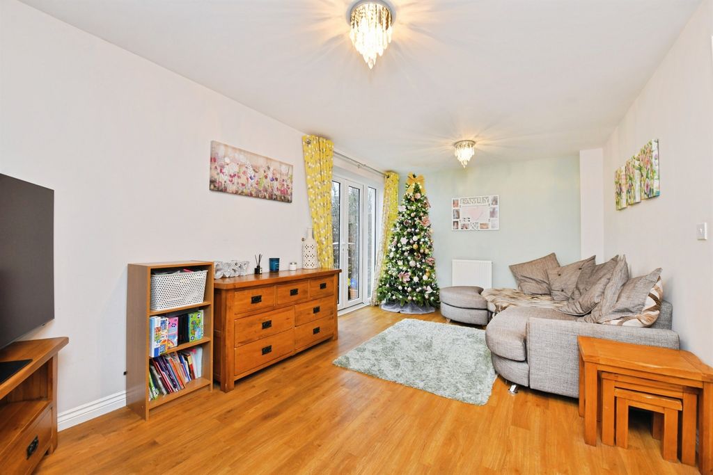 Property photo 2 of 20