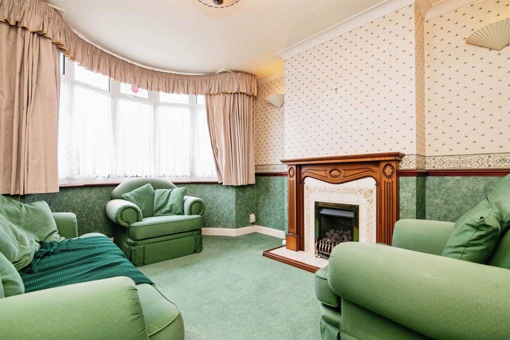 Property photo 2 of 17