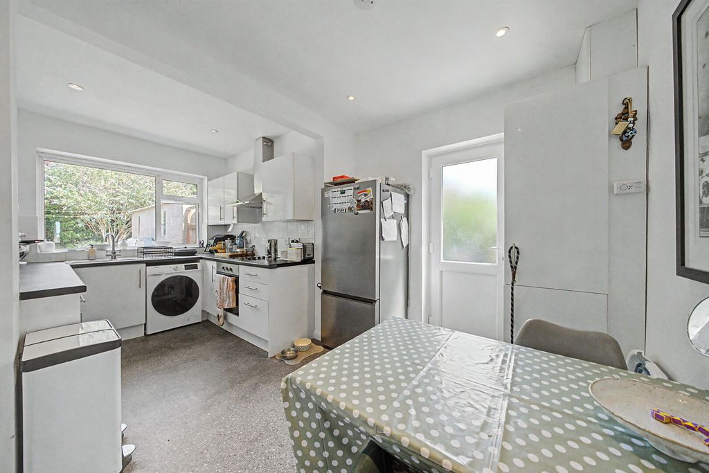 Property photo 3 of 12 Kitchen