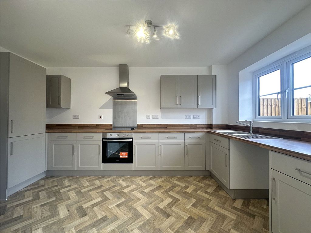 Property photo 3 of 9 Kitchen Diner