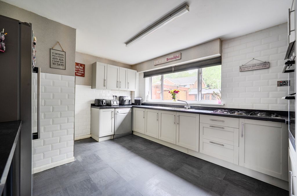 Property photo 2 of 43 1470737376A205170Ac721