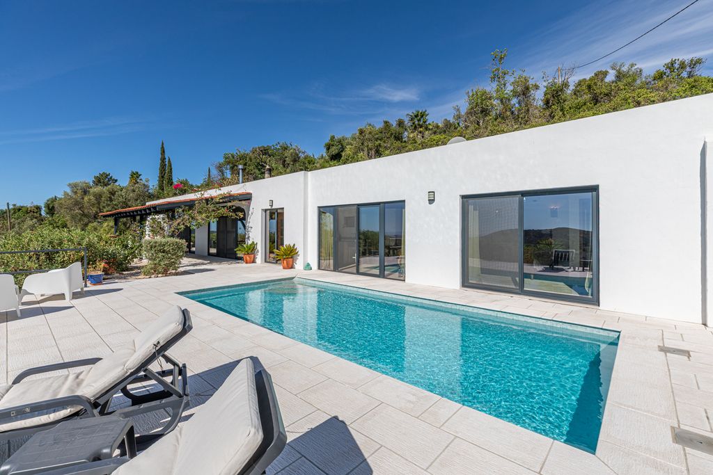 Property photo 3 of 40