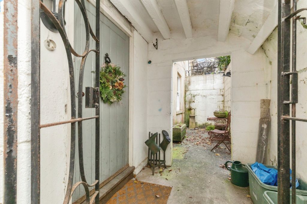Property photo 3 of 14