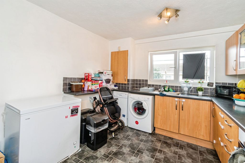 Property photo 3 of 14