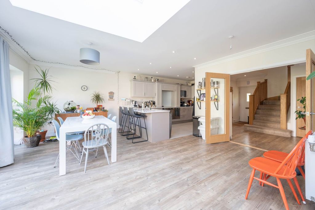 Property photo 3 of 39