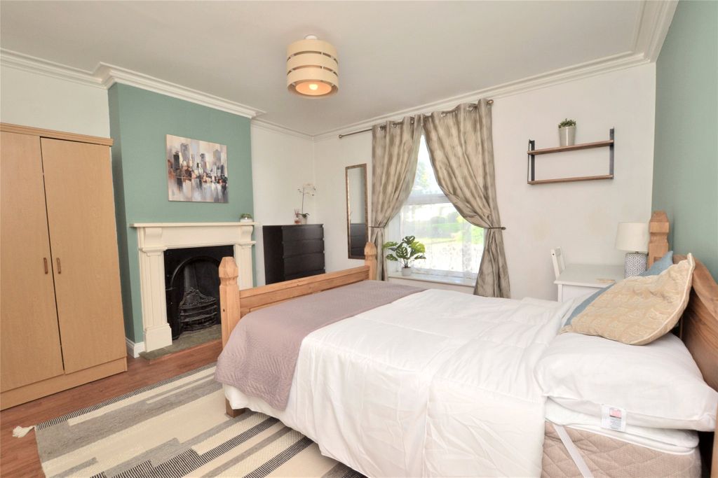 Property photo 3 of 10 Bedroom