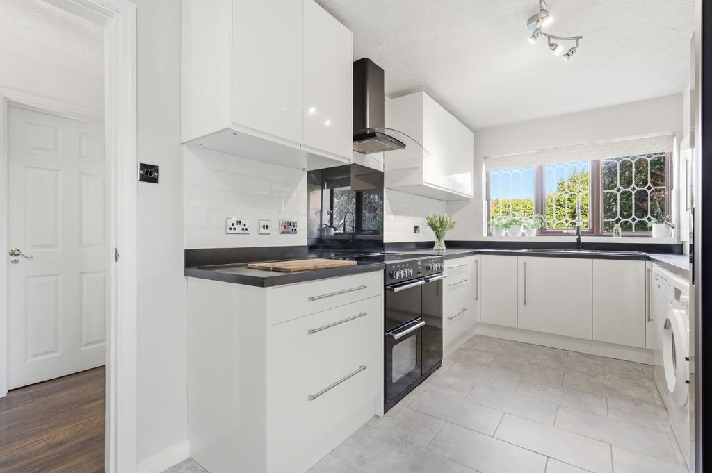 Property photo 2 of 28 5101732