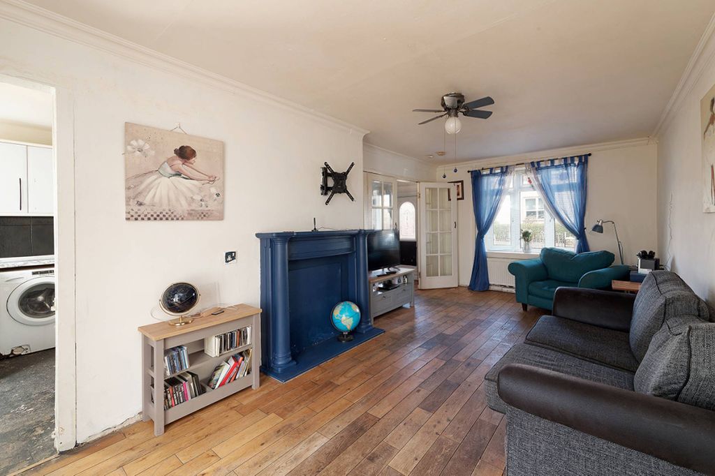 Property photo 2 of 23