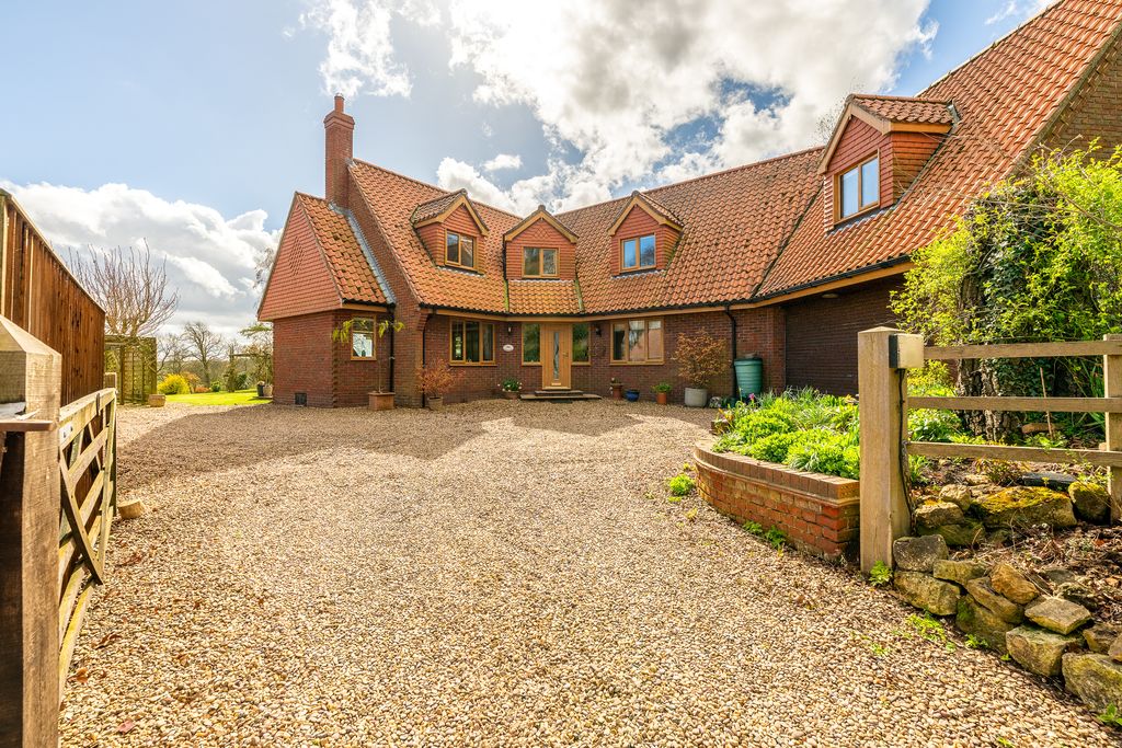 Property photo 1 of 32