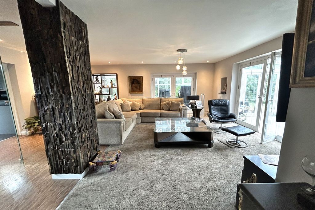 Property photo 3 of 22 Living Room