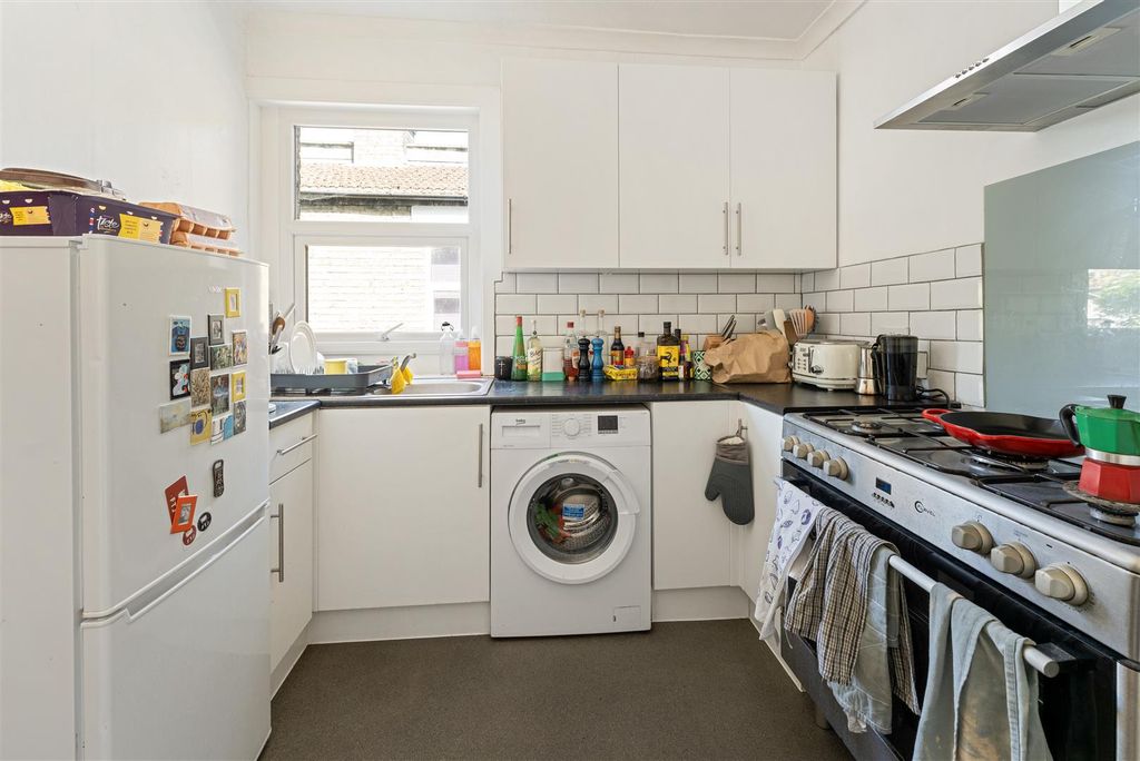Property photo 3 of 18 Stanhope Road, E17