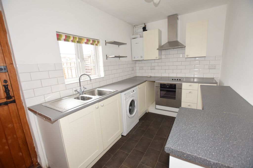 Property photo 3 of 8 Kitchen