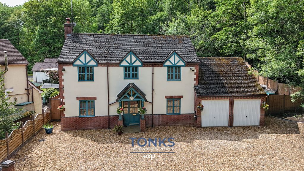 Property photo 2 of 27