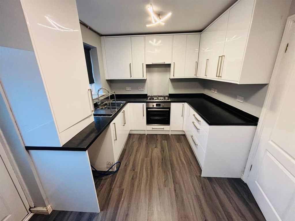 Property photo 3 of 12 Fitted Dining Kitchen: