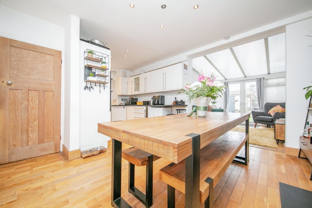 Property photo 1 of 17 Photography