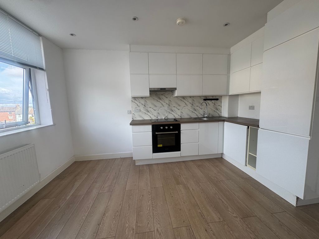 Property photo 1 of 4 Kitchen