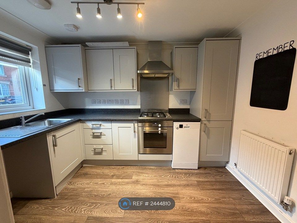 Property photo 3 of 15 Kitchen