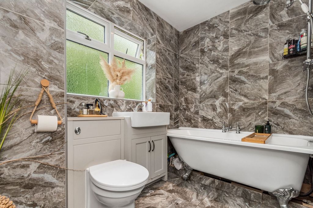 Property photo 3 of 32