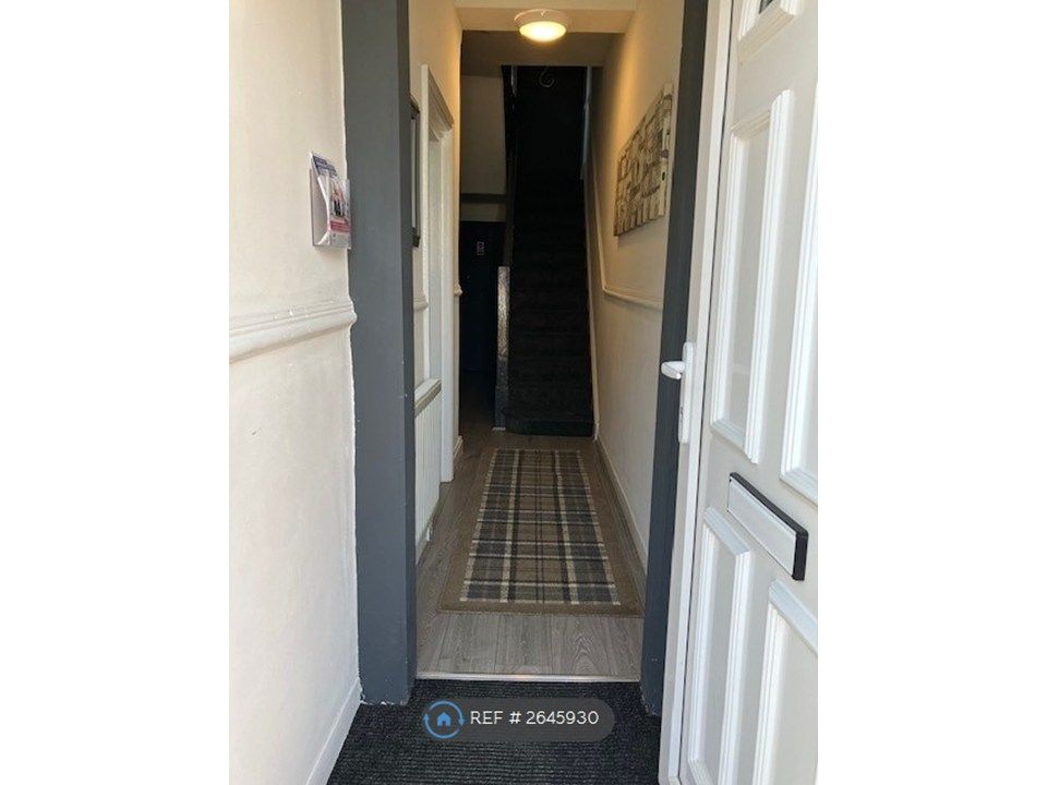 Property photo 2 of 24 Entrance Hallway