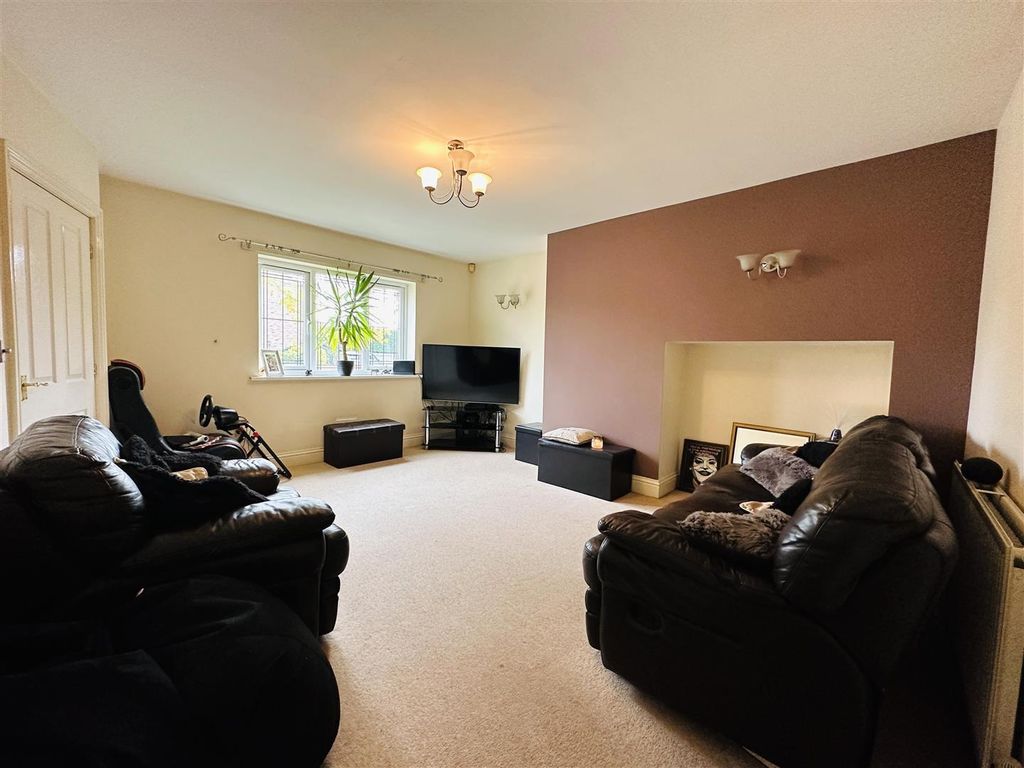 Property photo 3 of 16 Lounge 2.Jpg