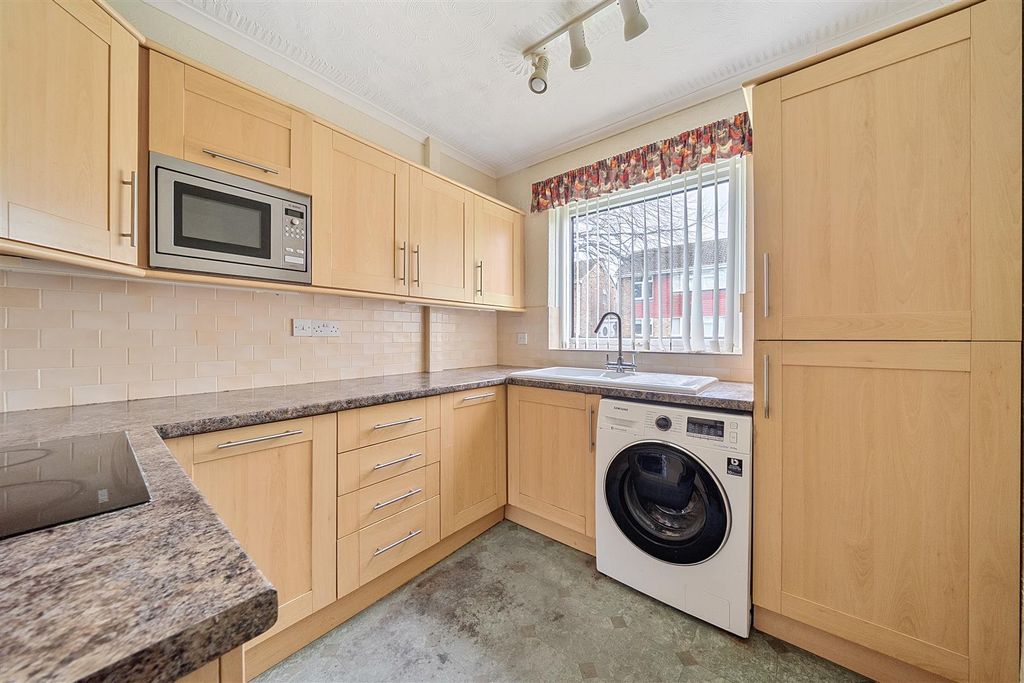 Property photo 2 of 12 Kitchen