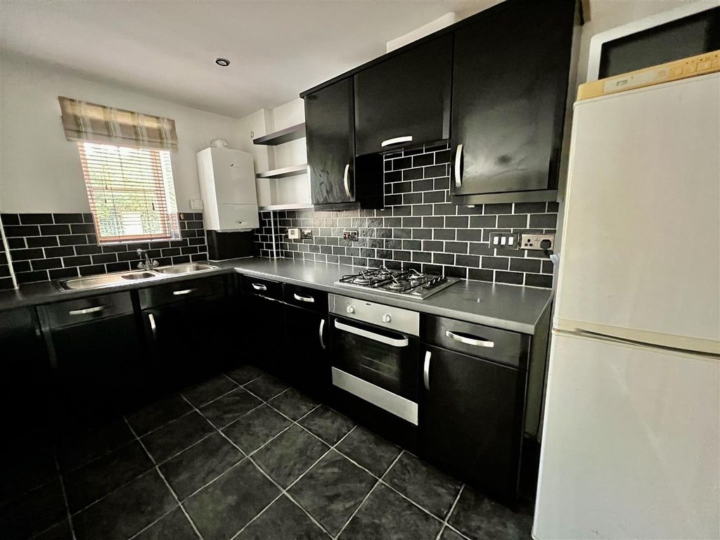 Property photo 3 of 9 Kitchen