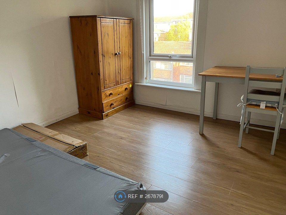 Property photo 2 of 9 Room 2