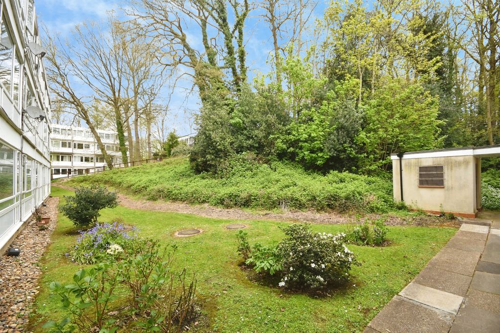 Property photo 3 of 11