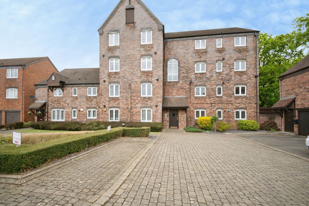 Property photo 2 of 20 Frontage