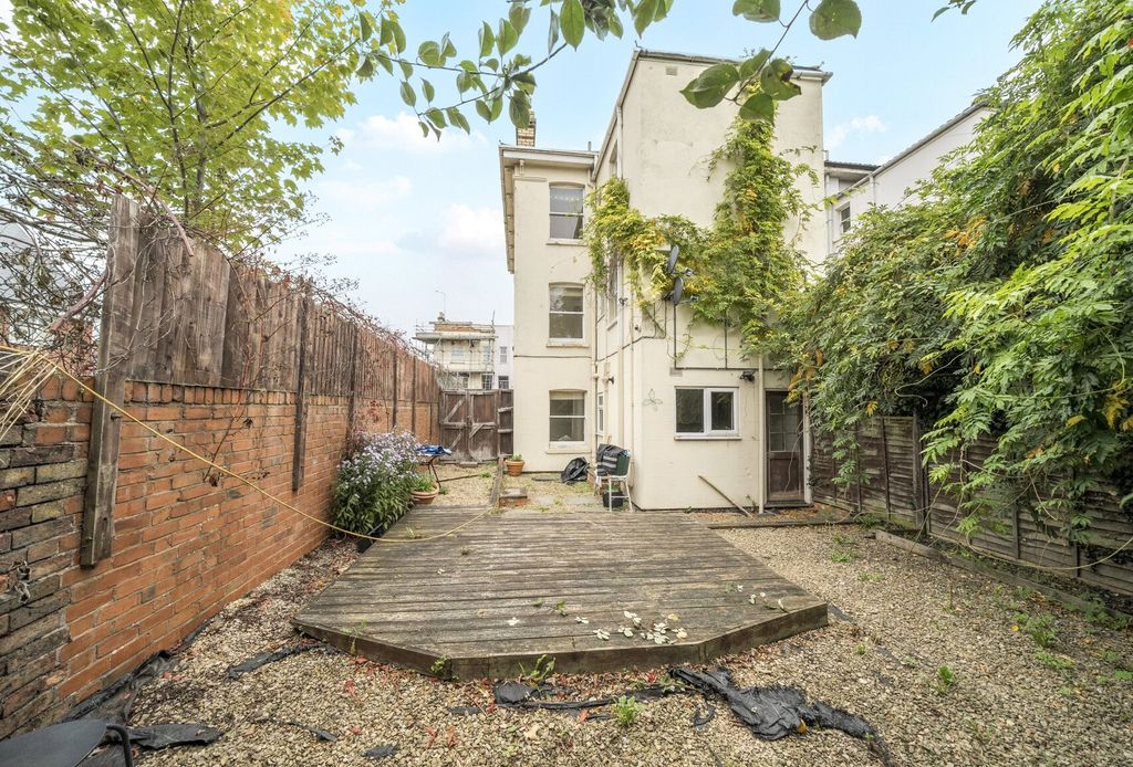 Property photo 2 of 17 Picture No. 05