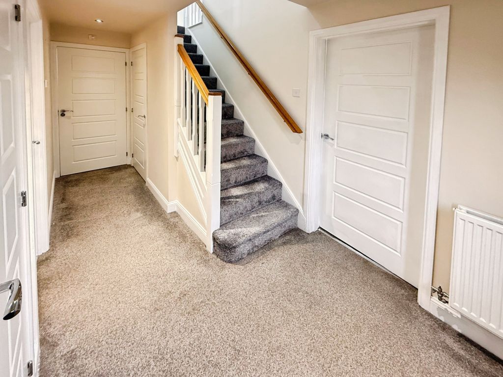 Property photo 2 of 14 Entrance Hall