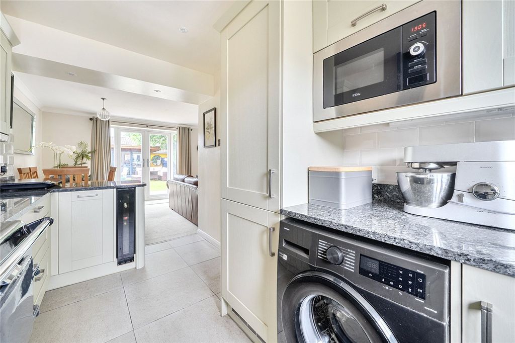 Property photo 3 of 21 Kitchen