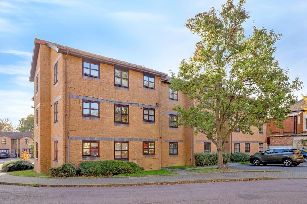 Property photo 2 of 9 07-B7Ebjhpropworld - 10 Tarragon Grove - 43.Jpg