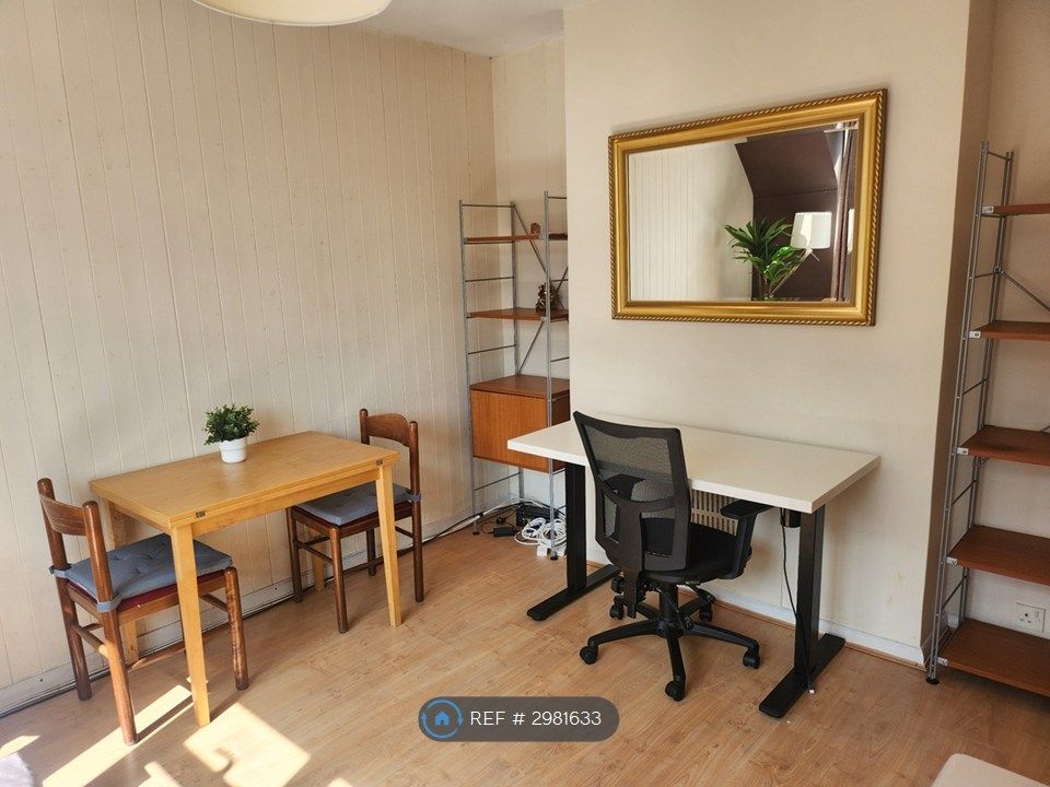 Property photo 2 of 10 Lounge