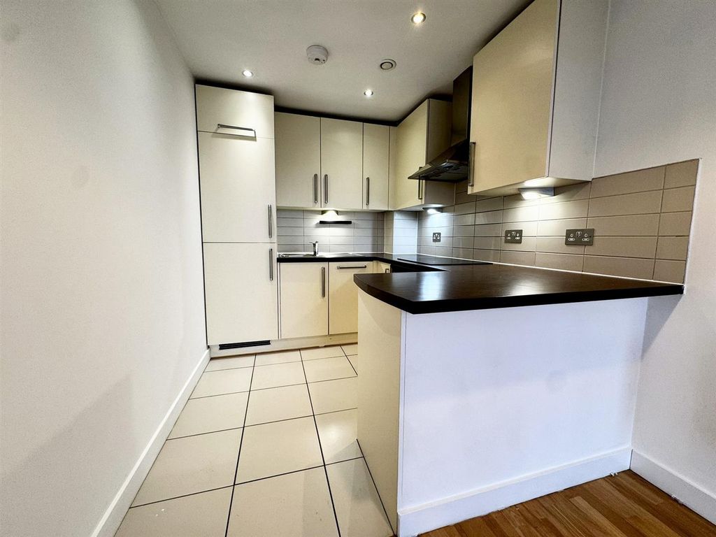 Property photo 3 of 6 184588A3-4Aed-4Ceb-911B-9d8E8E9522Af.Jpg